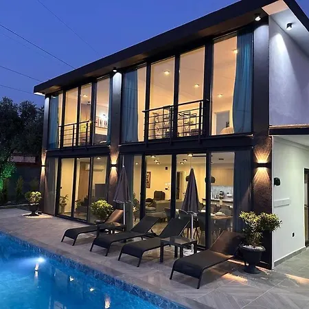 Havuz Jakuzili Luex Villa Fethiye