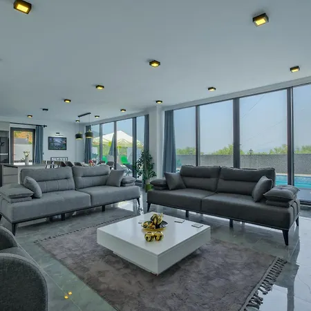 Havuz Jakuzili Luex Villa Fethiye